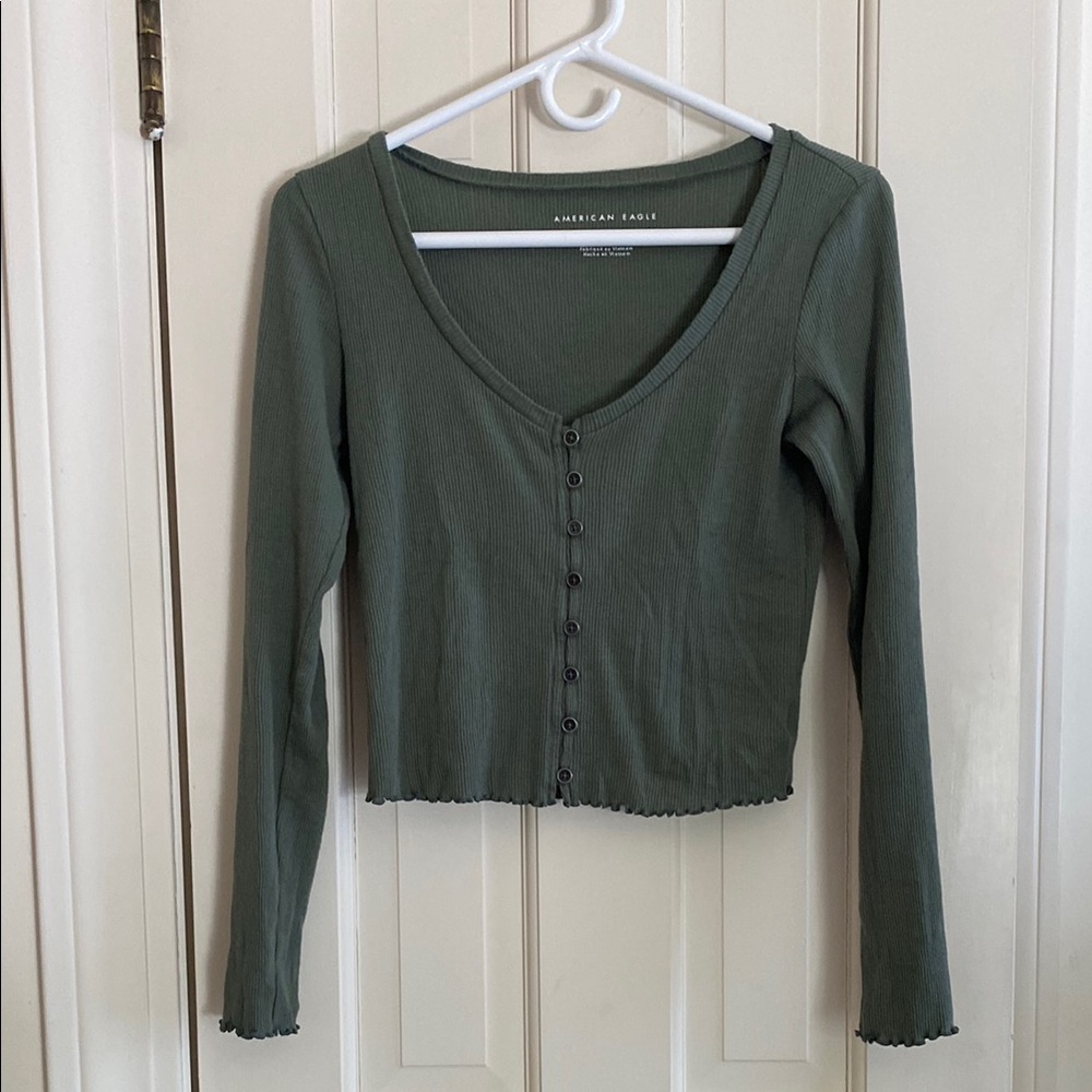 American Eagle Outfitters Green Fitted Crop Button Down Shirt